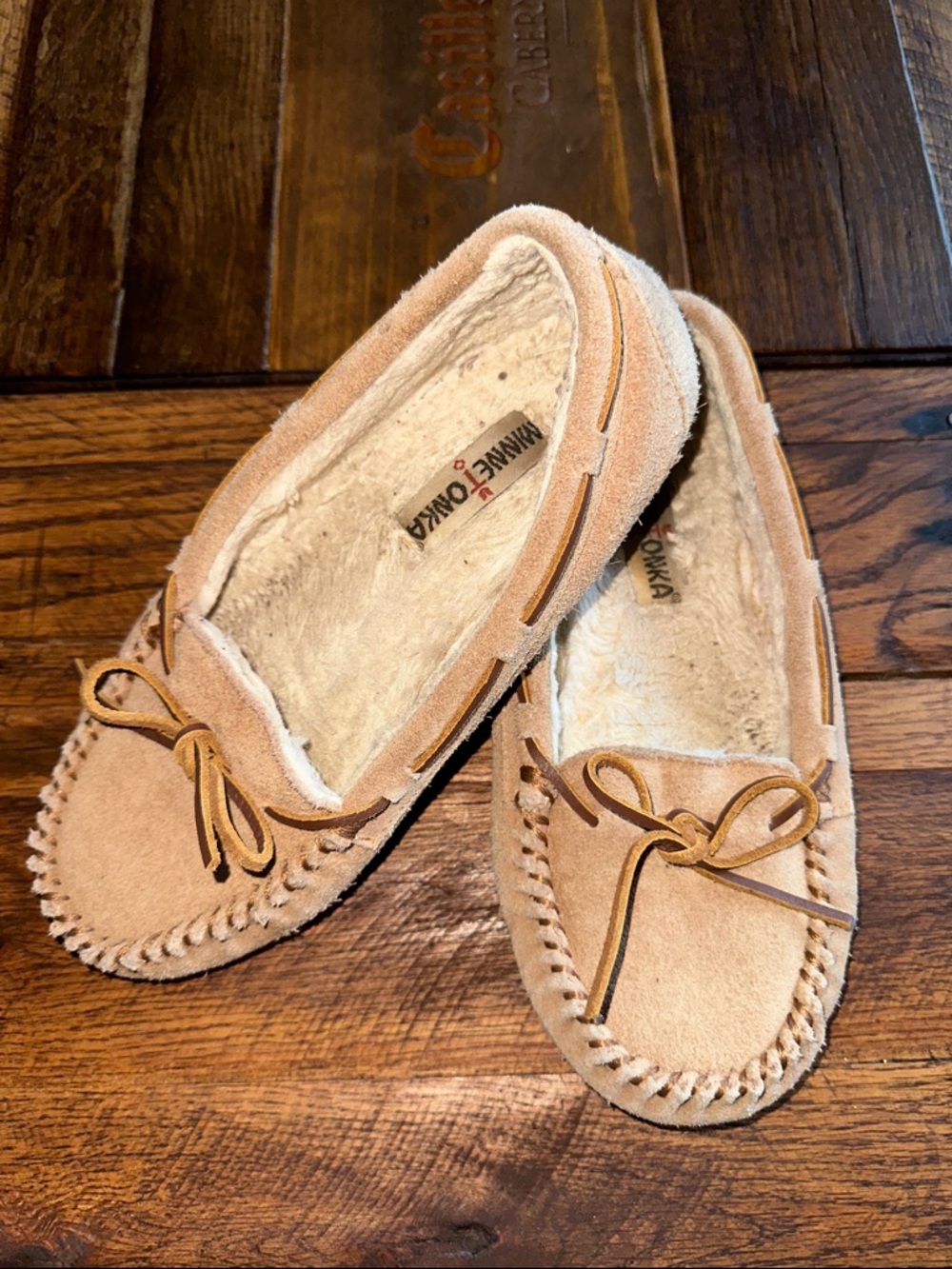 Minnetonka Light Tan Suede Moccasin Slippers with Bow
